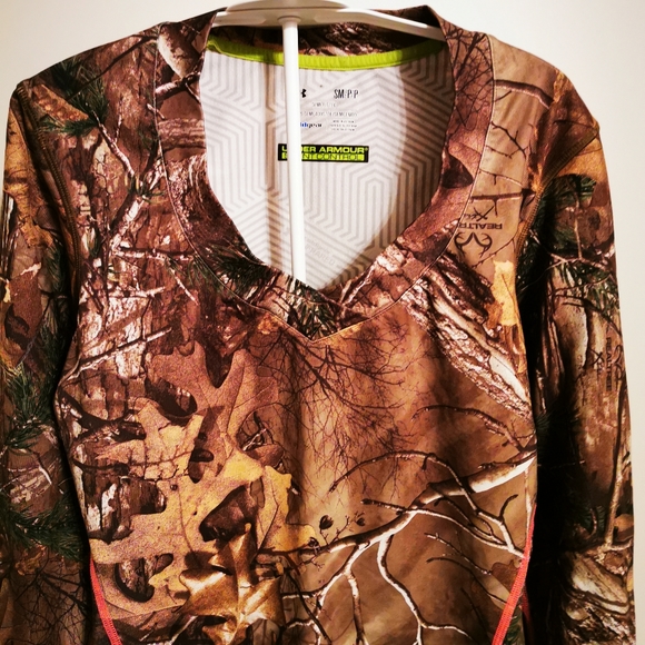 Woman's S UNDER ARMOUR Camo Long Sleeve - Picture 2 of 5